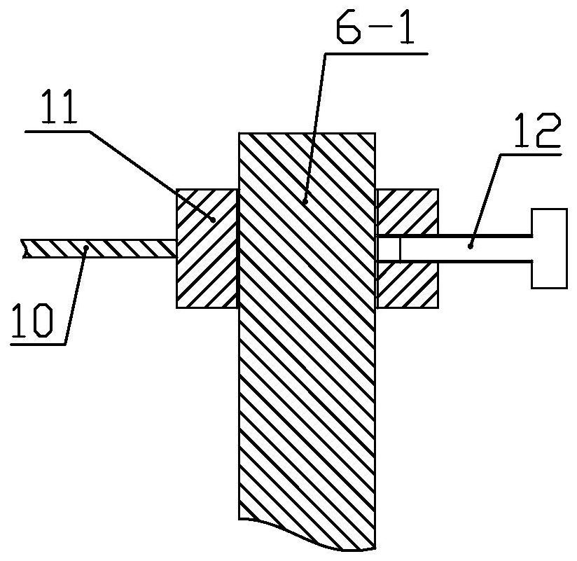 Device and method for monitoring thermal expansion stress and deformation of foamed concrete under confinement