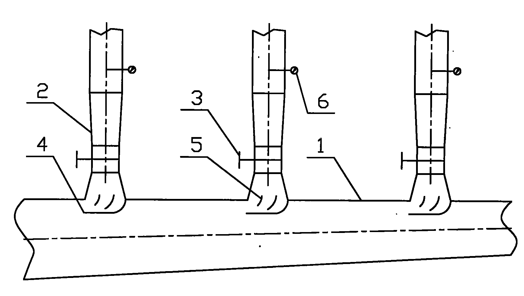 Pipeline structure for equally distributing purifying smoke pipe air quantity