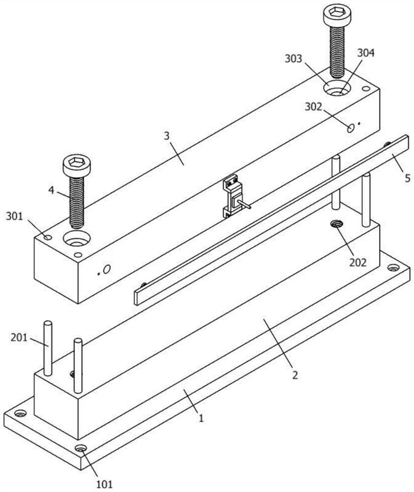 Workpiece holding tool in machining area of building material machining machine