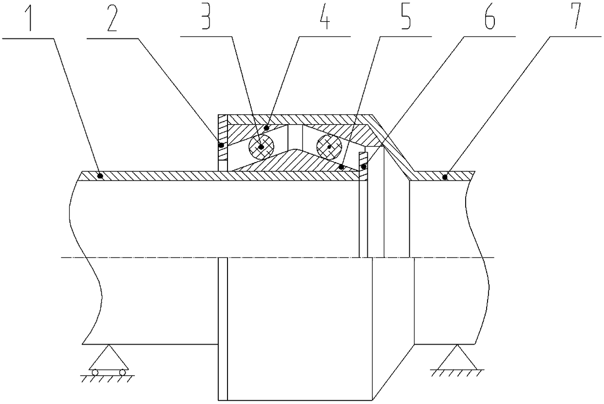 Telescopic compensation interface for vacuum transportation pipeline