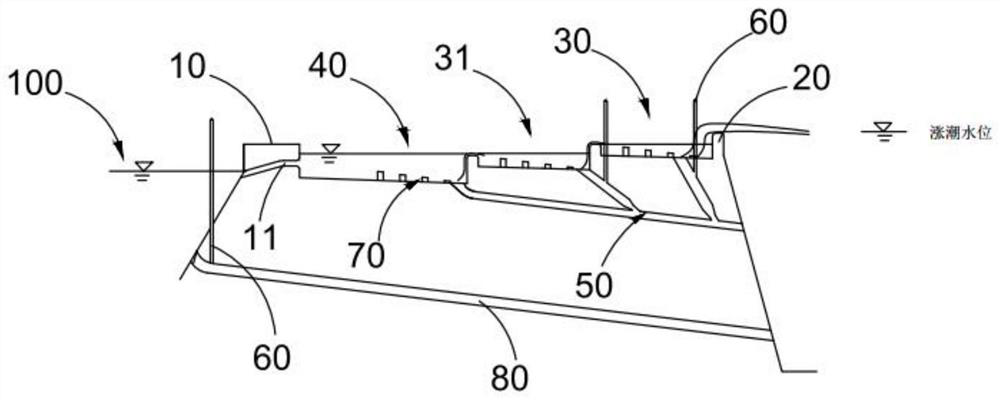 Negative pressure sand discharge device and sand discharge method using tidal energy