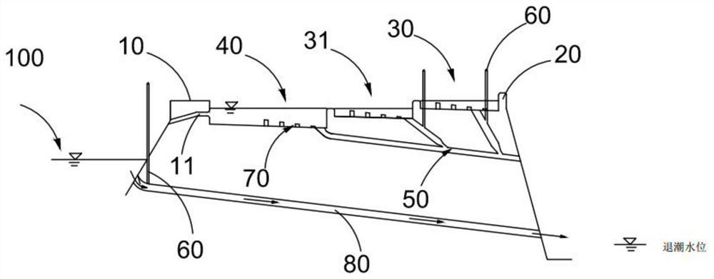 Negative pressure sand discharge device and sand discharge method using tidal energy