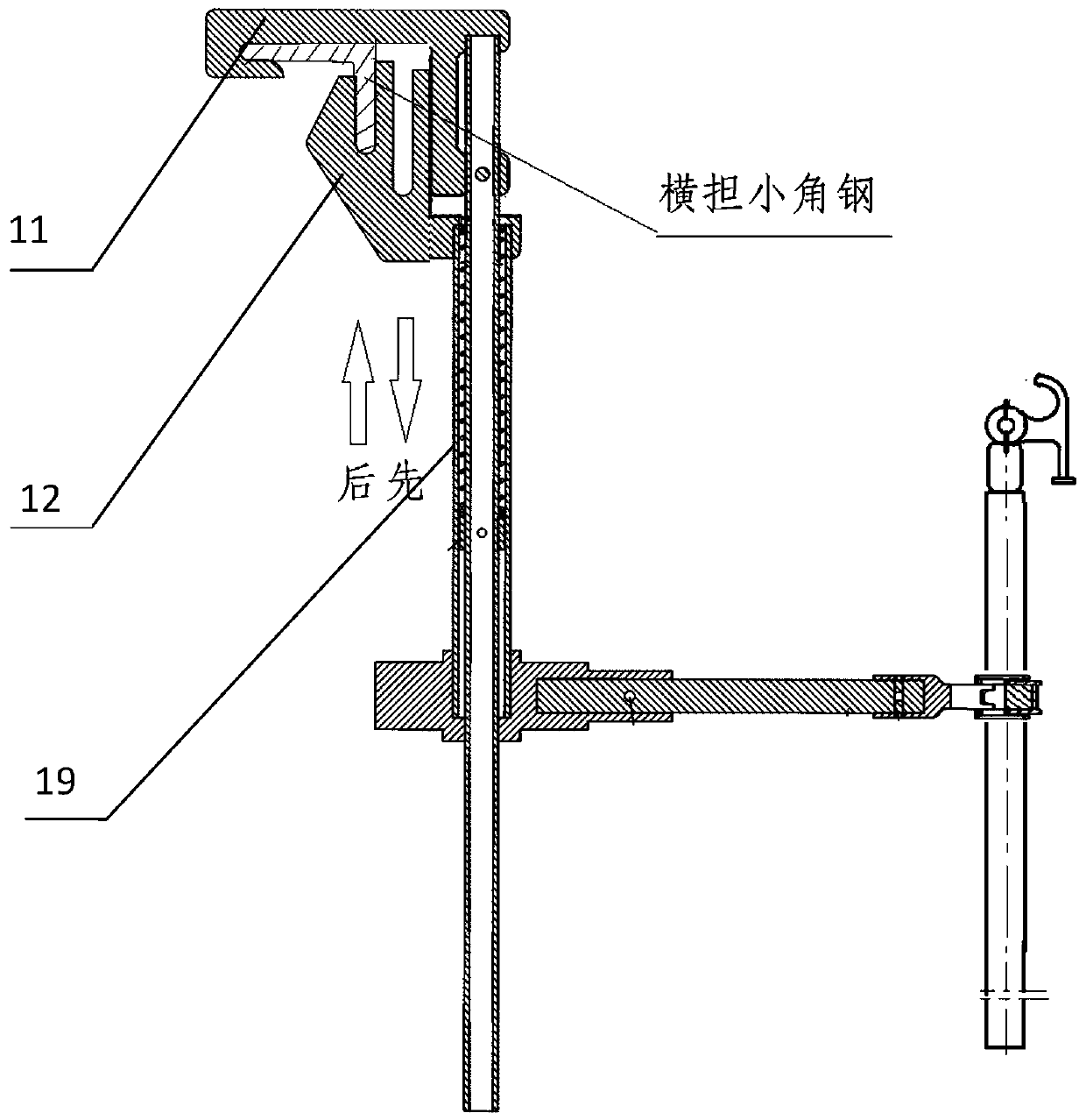 Insulating hanging rack and telescopic clamp for electrified connection and operation method