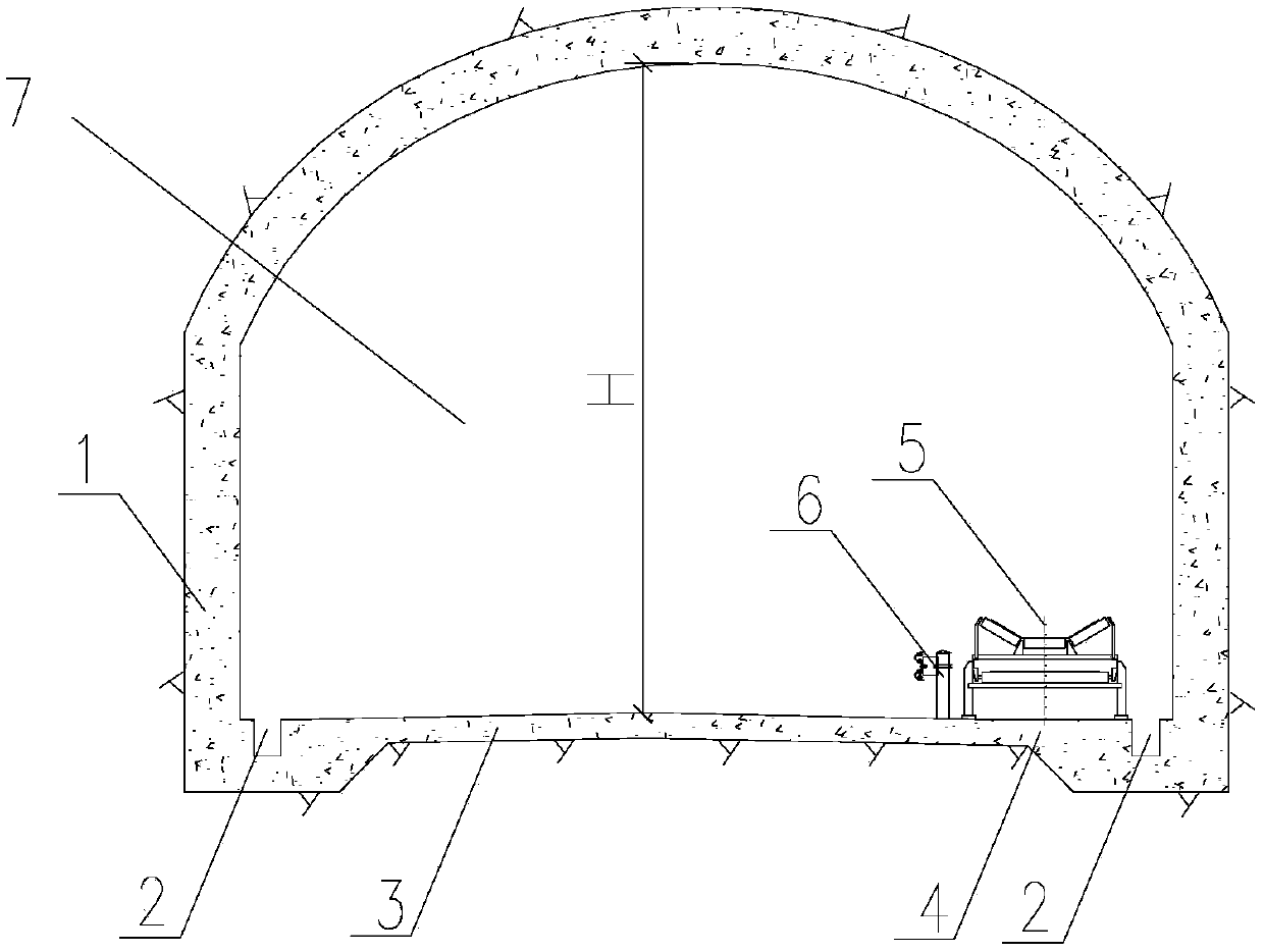 A layout structure combining traffic tunnel and belt conveyor