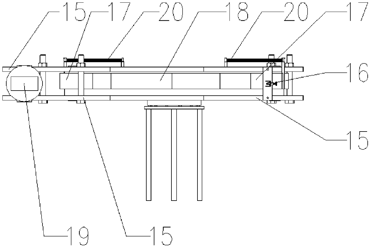 A continuous aerobic composting device for dead livestock and poultry in livestock and poultry farms and its treatment method