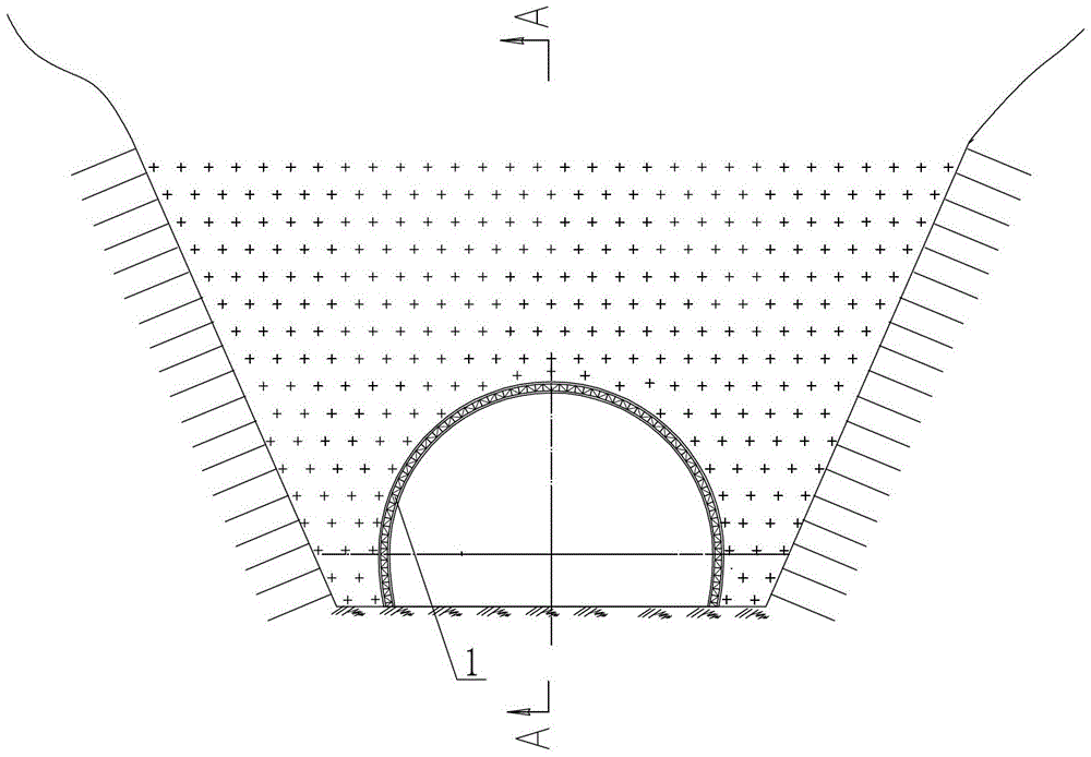 Suspended formwork lining method for cover arch outside tunnel portal with weak surrounding rocks