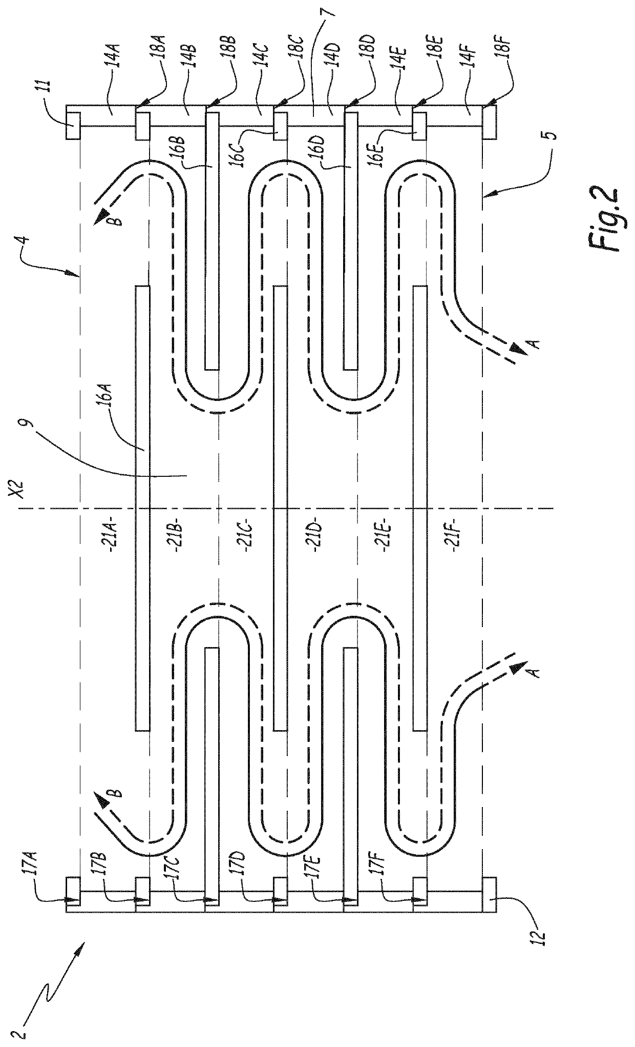 Device and method for extracting soluble substances dissolved in an aqueous solution