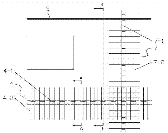 Cast-in-situ steel mesh frame sandwich heat-insulating shear wall and construction method thereof