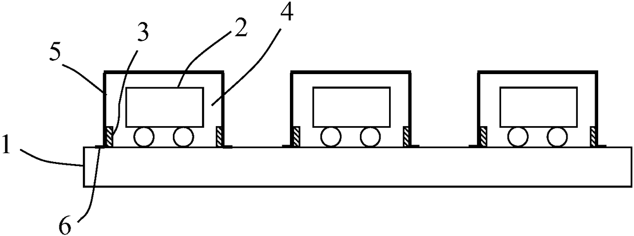 Wafer level metal shielded packaging structure and manufacturing method thereof