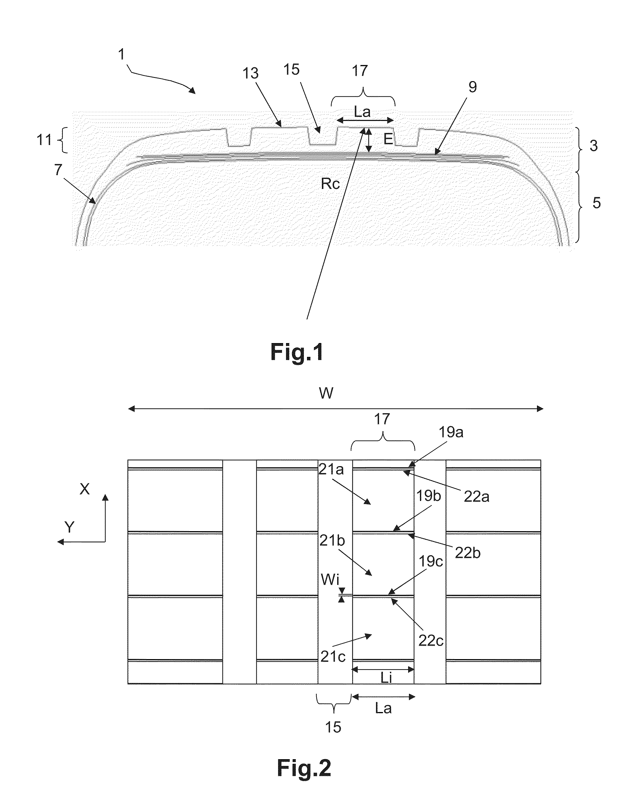 Pneumatic tire tread comprising a plurality of incisions