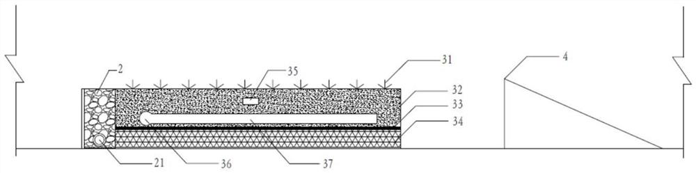 Automatic irrigation type water-retaining and water-cleaning green roof system based on solar energy