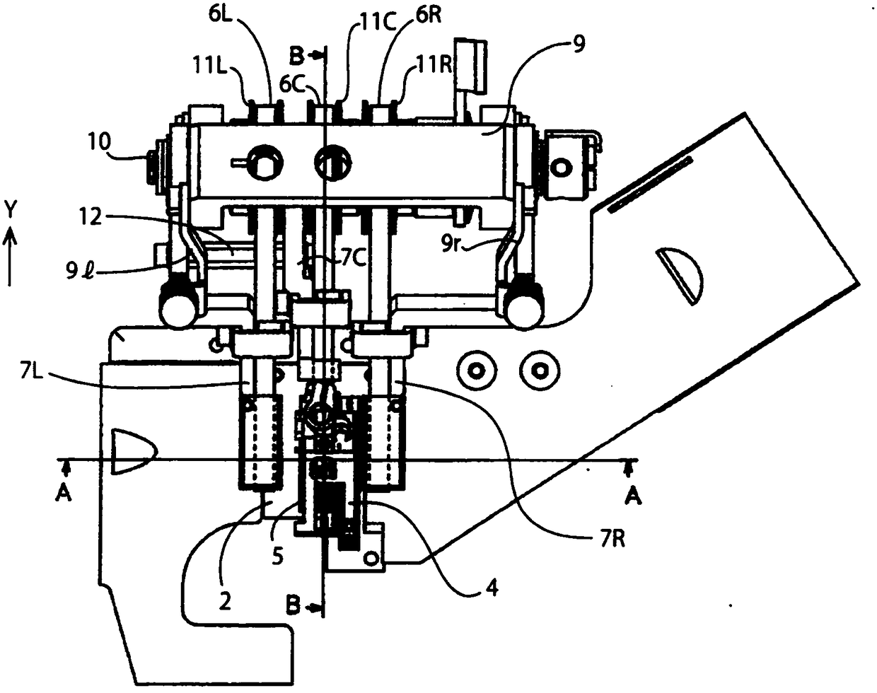 Fabric transferring device of sewing machine