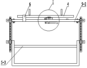 Spacing device of equipment for delivering welding workpieces in circulating manner