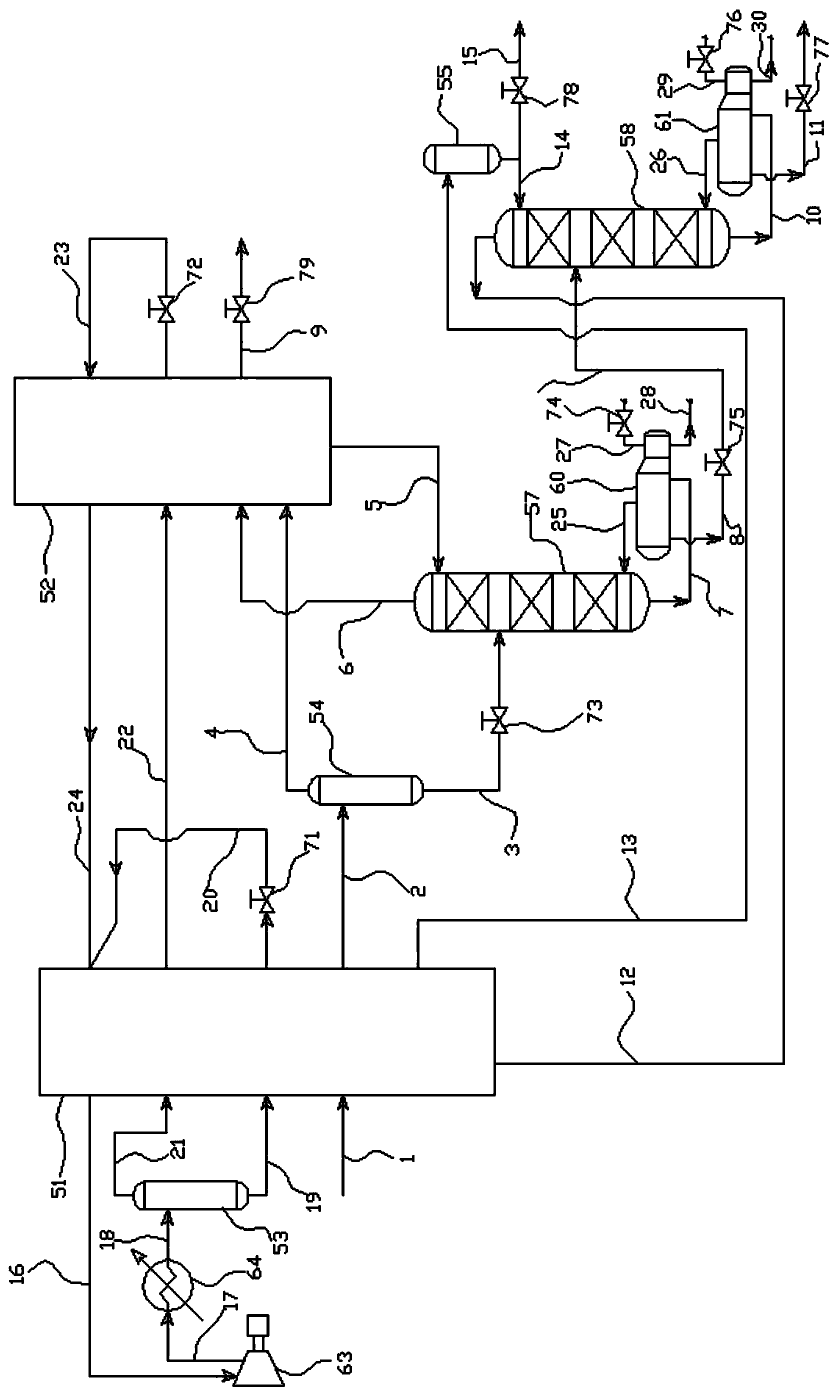 Natural gas liquefying method and device with light hydrocarbon recovery function