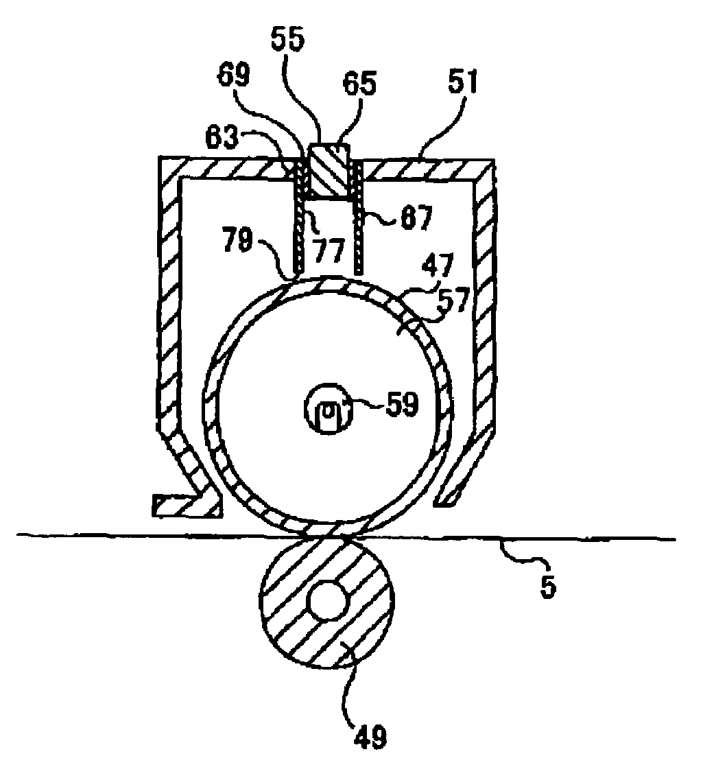 Heat fixing device capable of preventing deterioration of a temperature sensor and an image forming apparatus