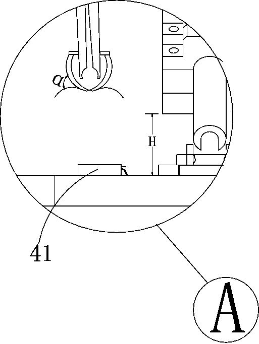 Material clamping mechanism of automatic charging device