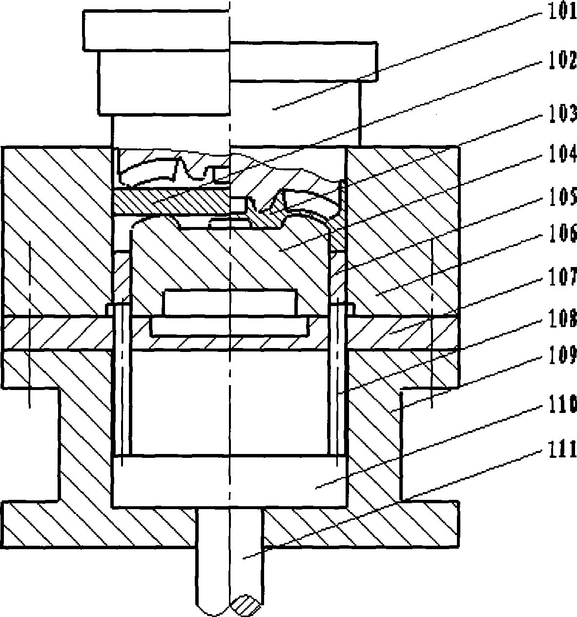 Press forming method of automobile hub and matched forming mold thereof