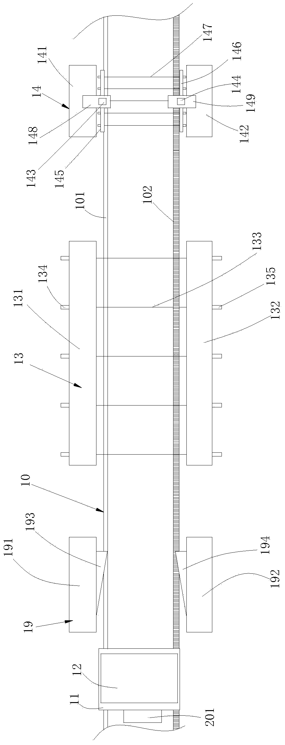 Foamed brick cutting device capable of reducing cutting resistance