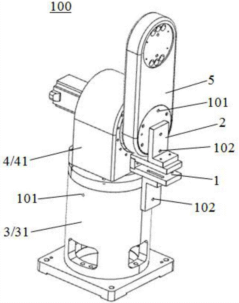 Calibrating device and calibrating method for rotation center of rotation driving mechanism