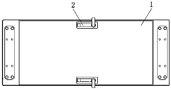 Side-pull door sealing structure in base station antenna