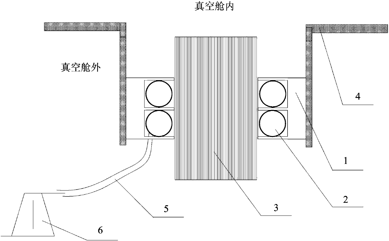 Vacuum cabin dynamic seal structure under high vibration frequency