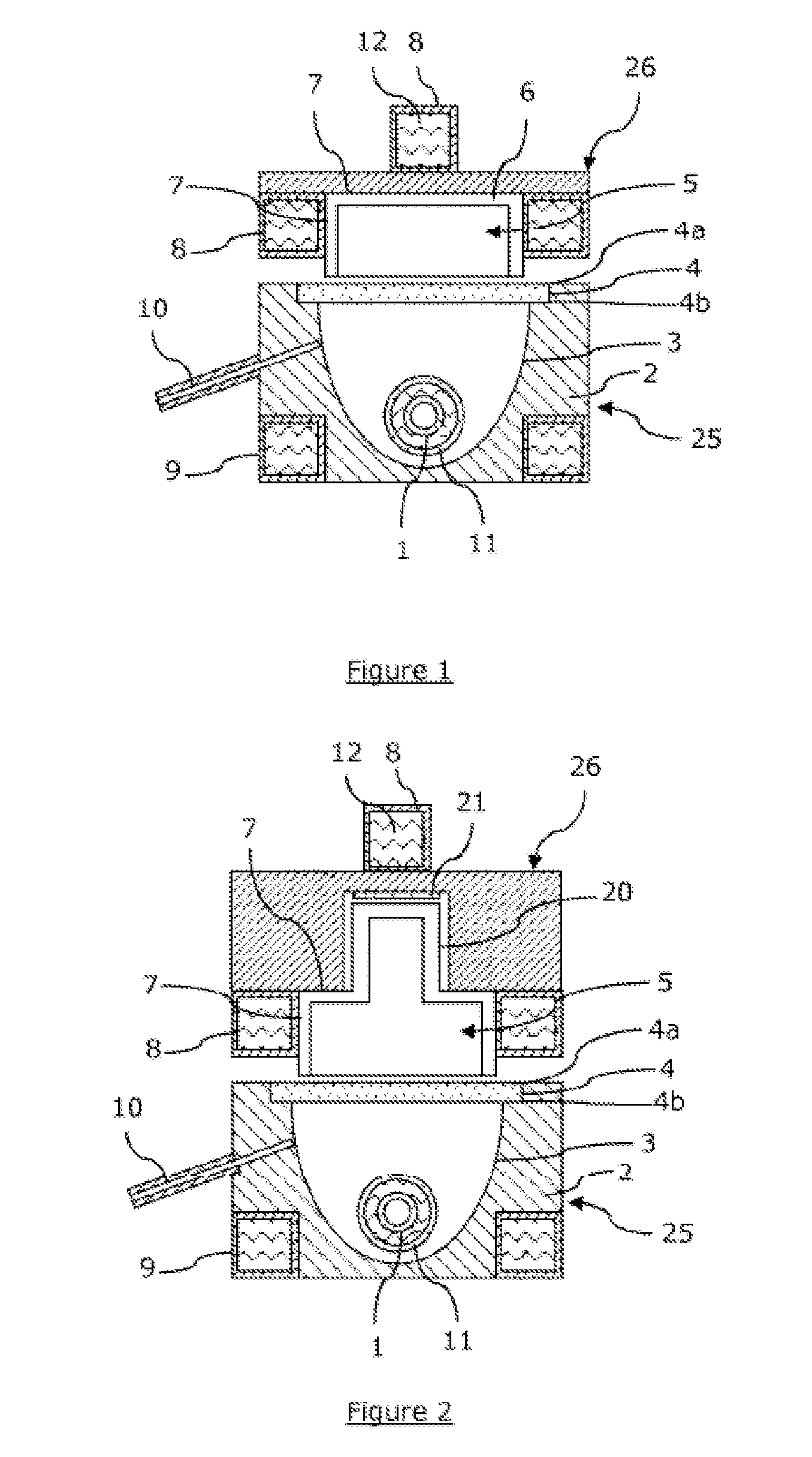 Cooled pulsed light treatment device