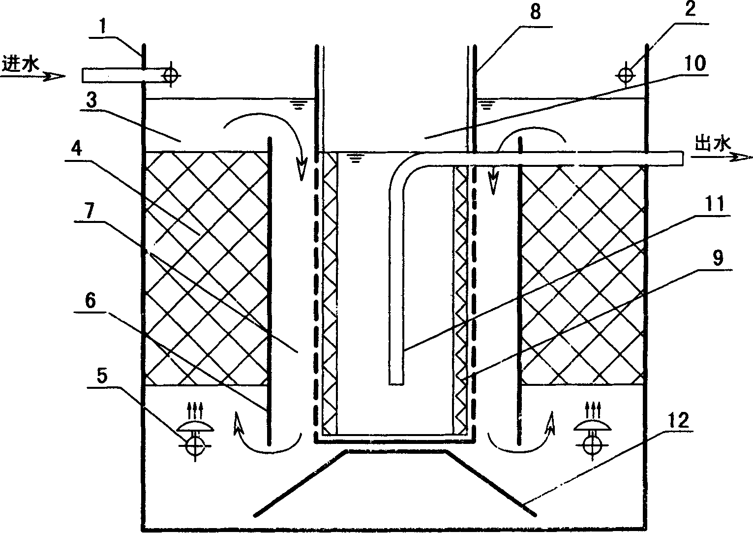 Self-forming dynamic membrane biological reaction sewage treatment device