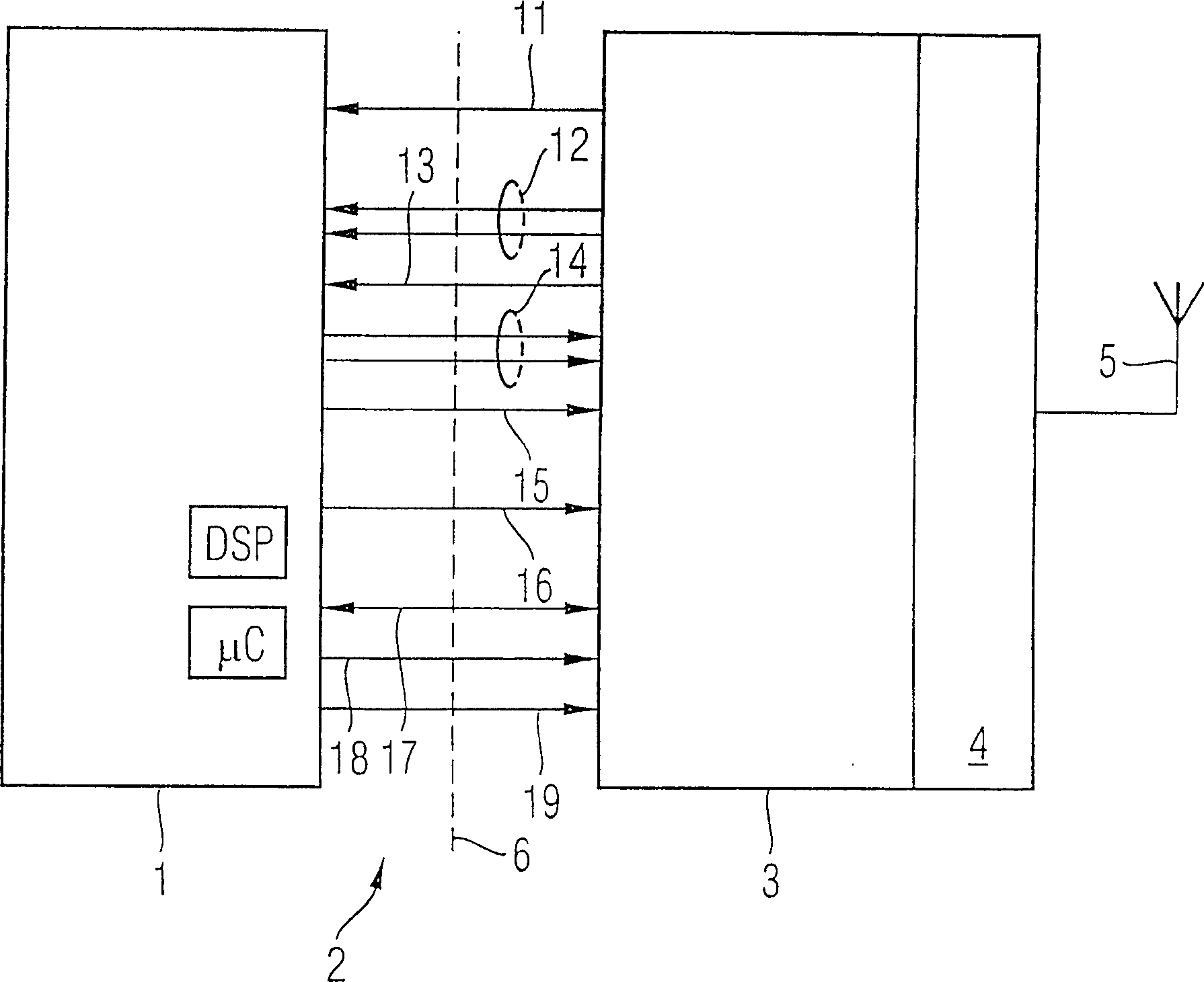 Transmitting and receiving arrangement for radios having a baseband component, a radio-frequency component and an interface arranged in between them