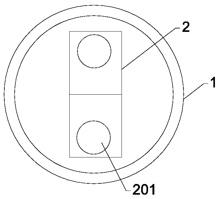 A sand screening device for separating waste residue