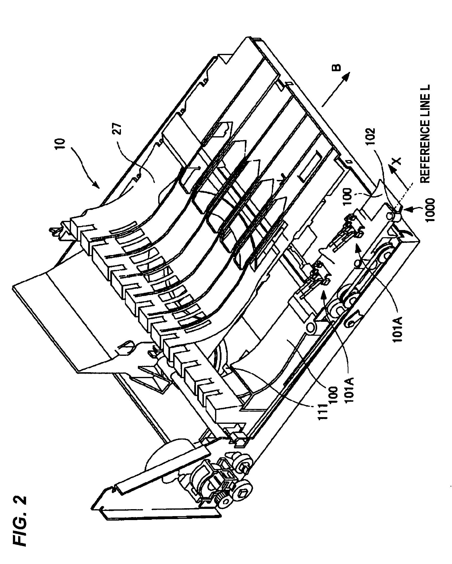 Sheet conveying apparatus with inclined surface against which the sheet abuts and image forming apparatus having same