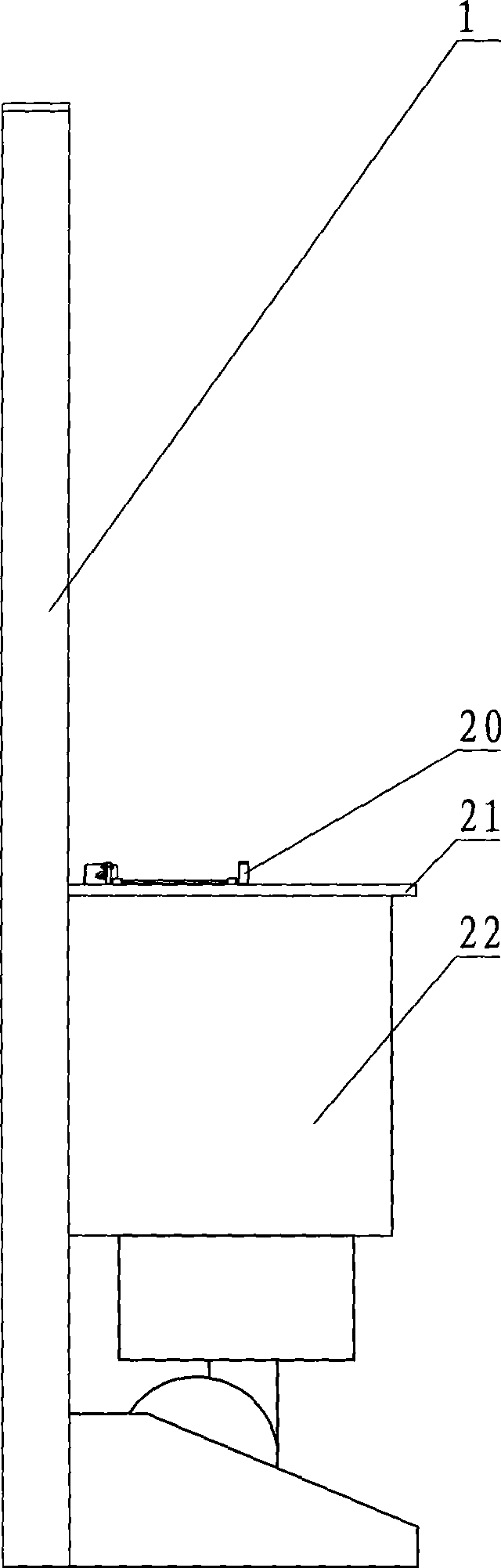 Automatic conveying device for turnover type wafer
