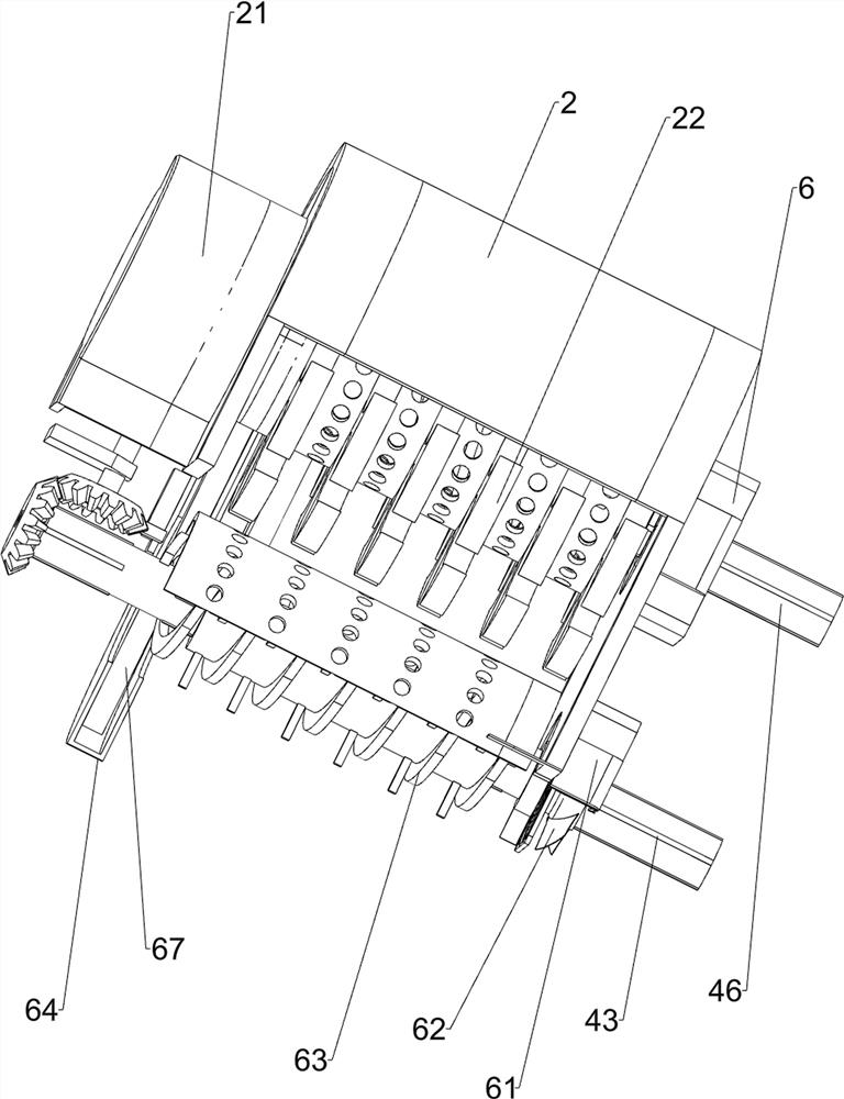 A kind of equipment for crushing and recycling construction waste wood