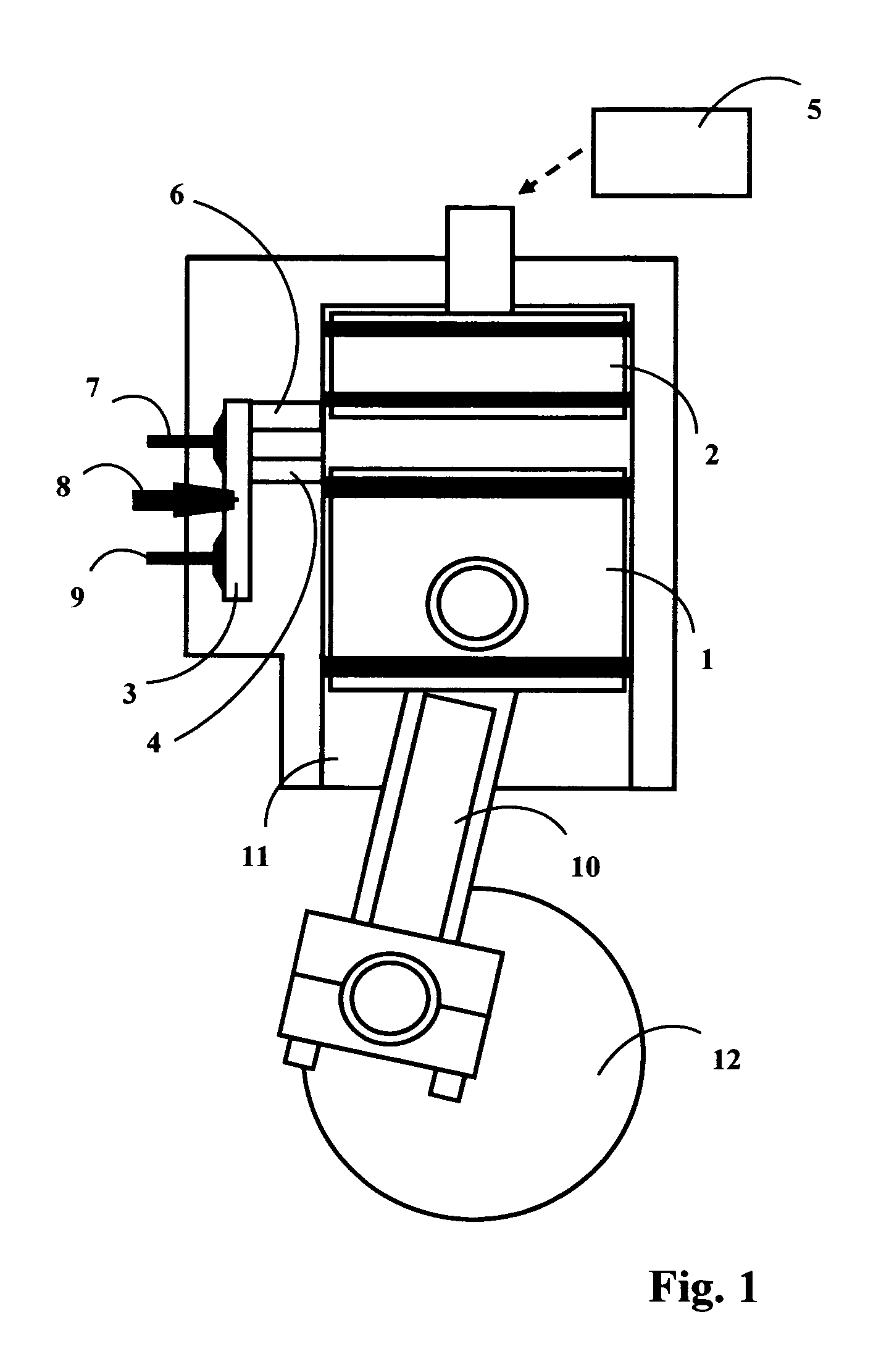 Internal combustion engine with sidewall combustion chamber and method