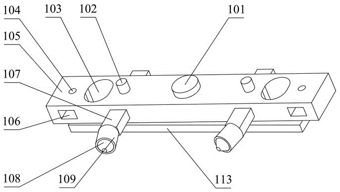 Self-adjusting robot clamping jaw for grabbing hubs