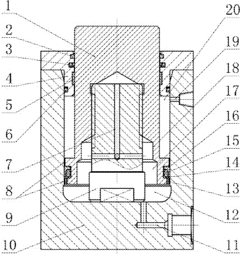 Hydraulic cylinder device with sealing gap adjusting structure