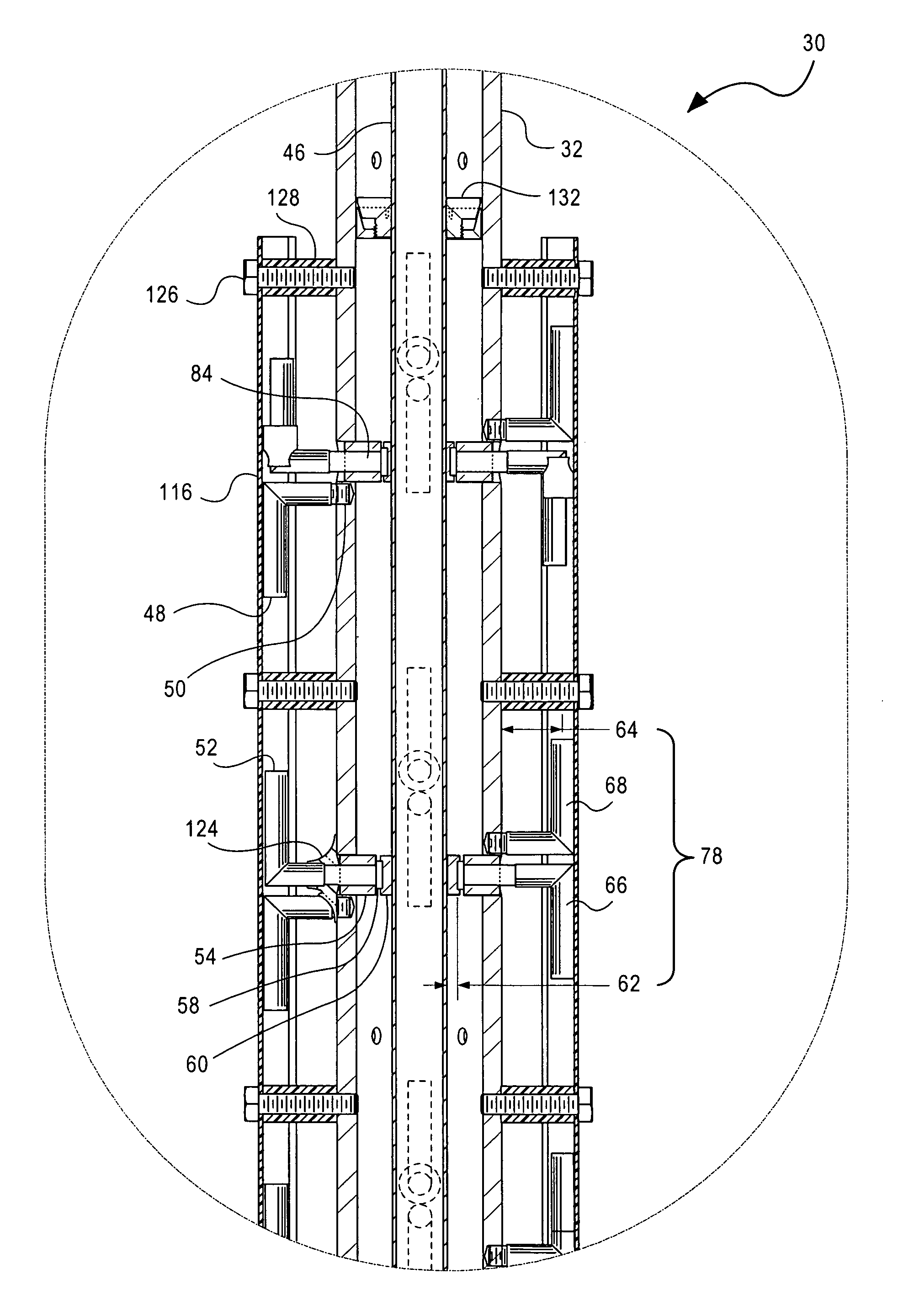 Vertically polarized traveling wave antenna apparatus and method
