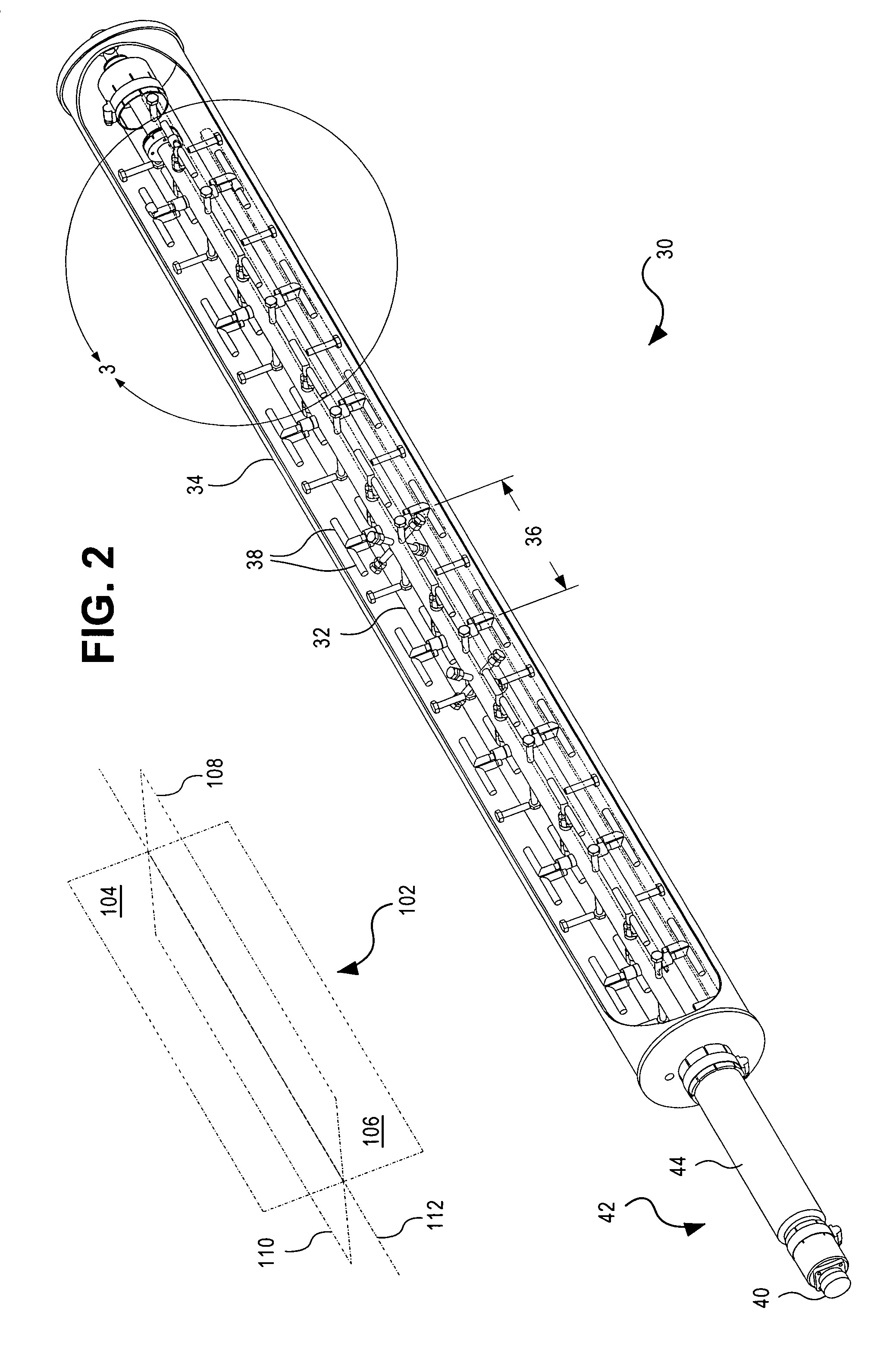 Vertically polarized traveling wave antenna apparatus and method