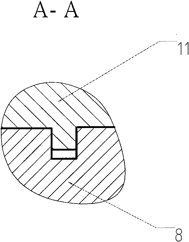 Device for automatically eliminating clearances of screw drive pair