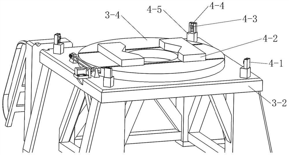 A mandrel installation device for a flexible marine propeller