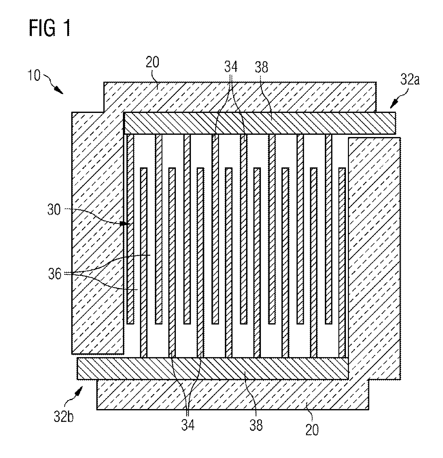 Capacitor device for a conductor loop in a device for the in-sity production of heavy oil and bitumen from oil-sand deposits