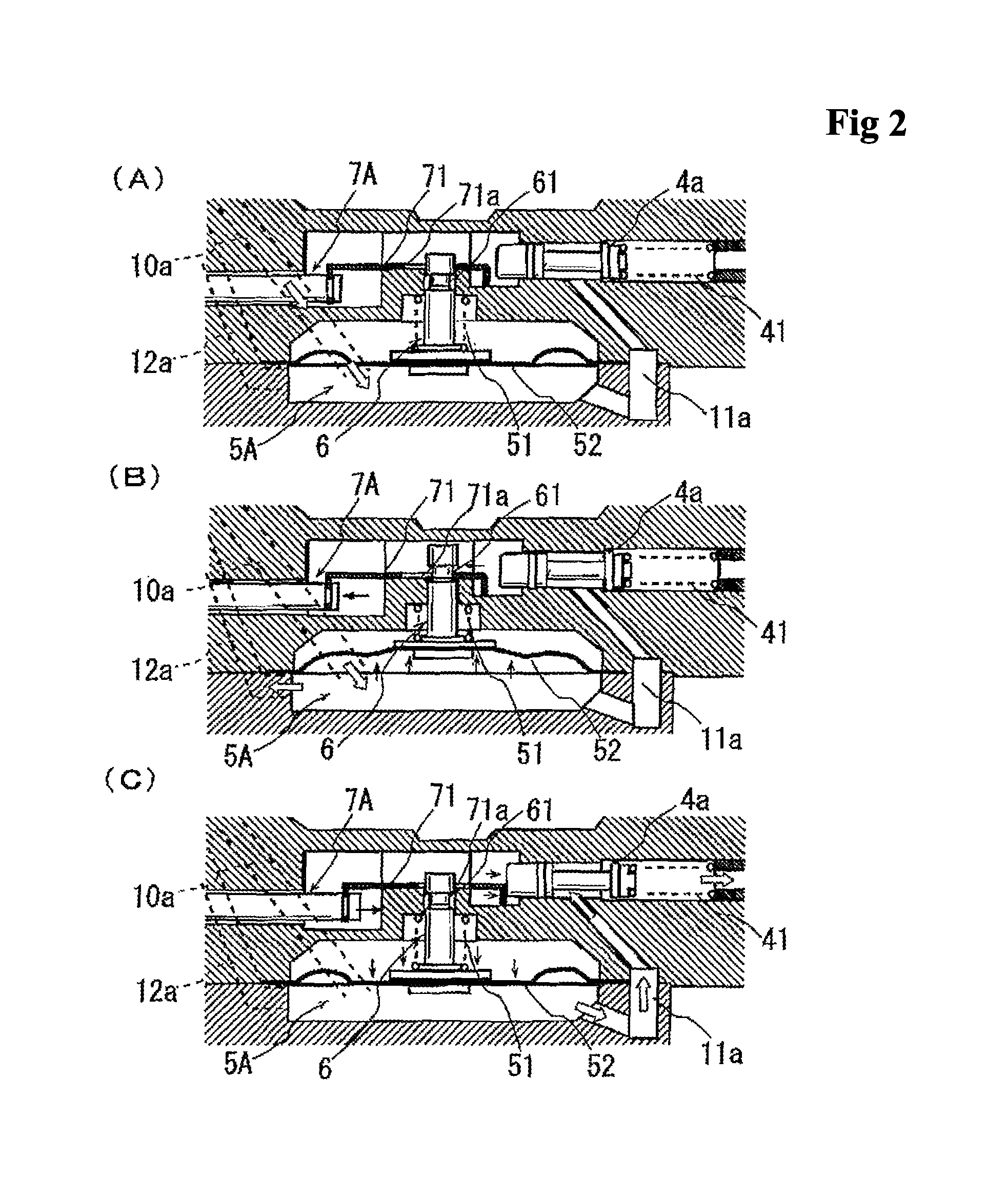 Starting device and carburetor supplying fixed amount of fuel
