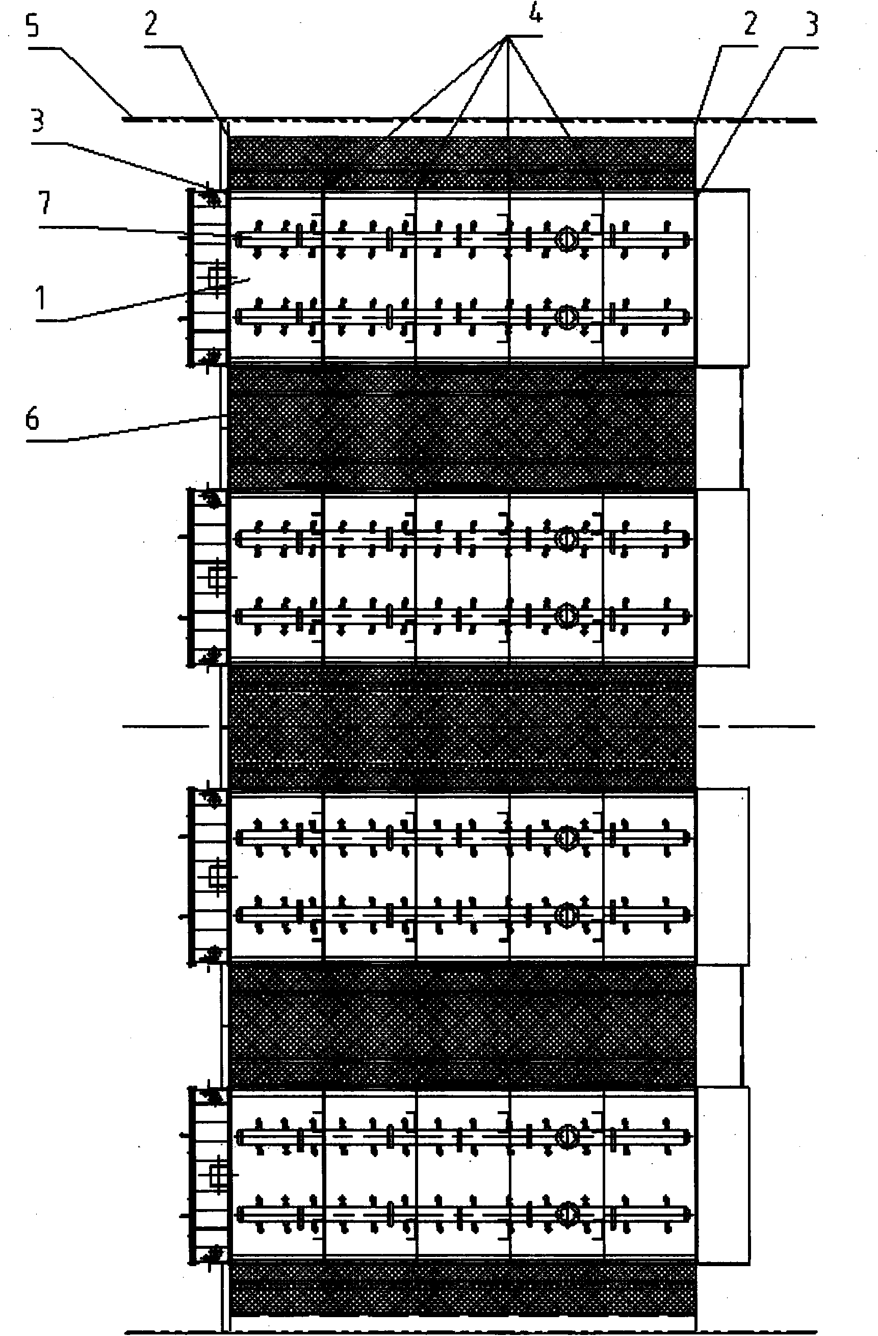 Multi-tube-bundle arrangement structure of low-temperature multi-effect sea water desalination evaporator