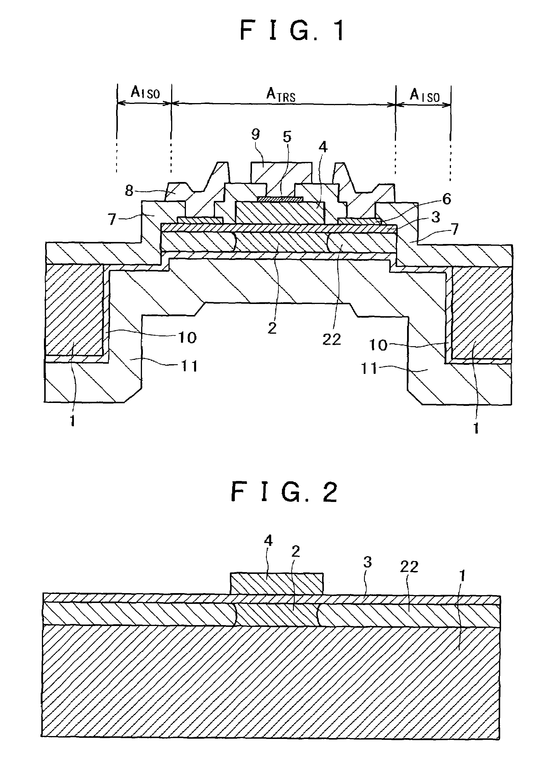 Semiconductor device with high structural reliability and low parasitic capacitance