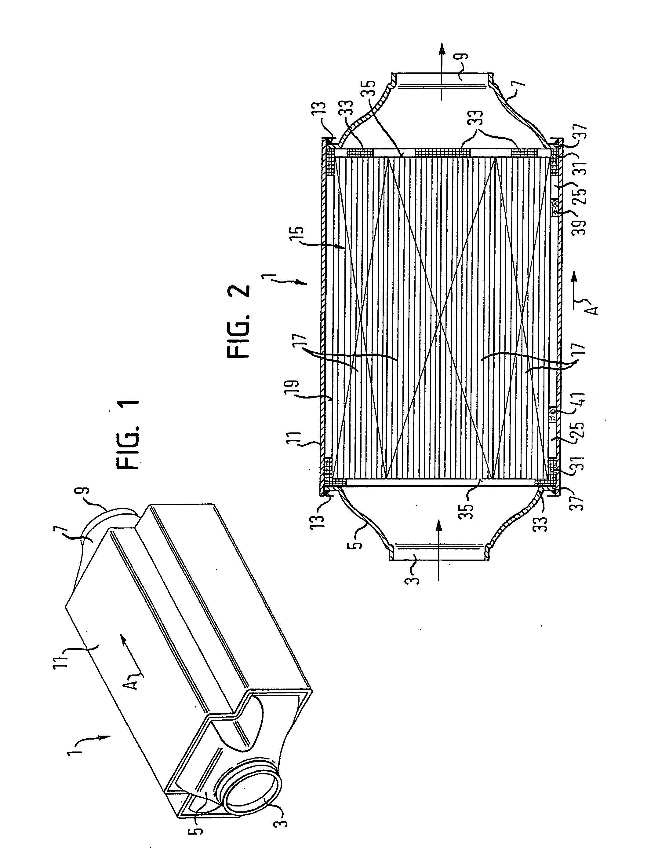 Device for cleaning vehicle exhaust gas