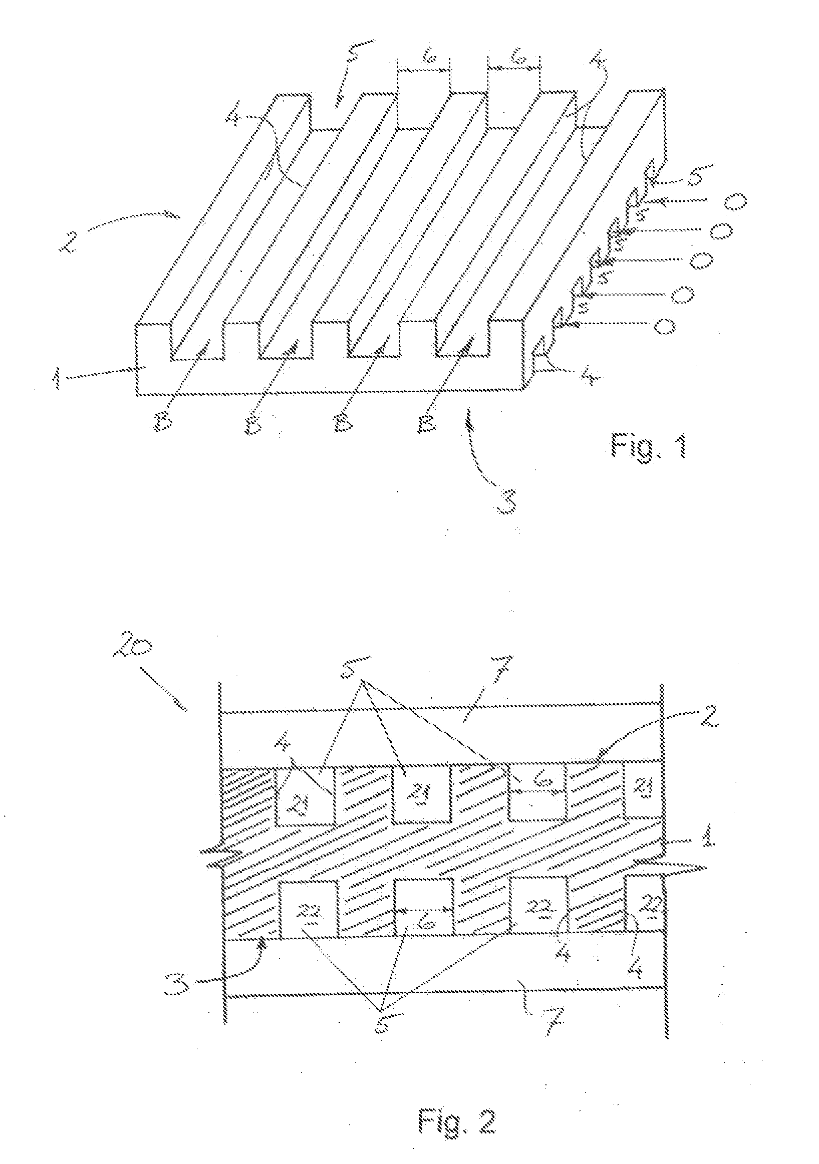 Gas transfer device and use of a structured membrane