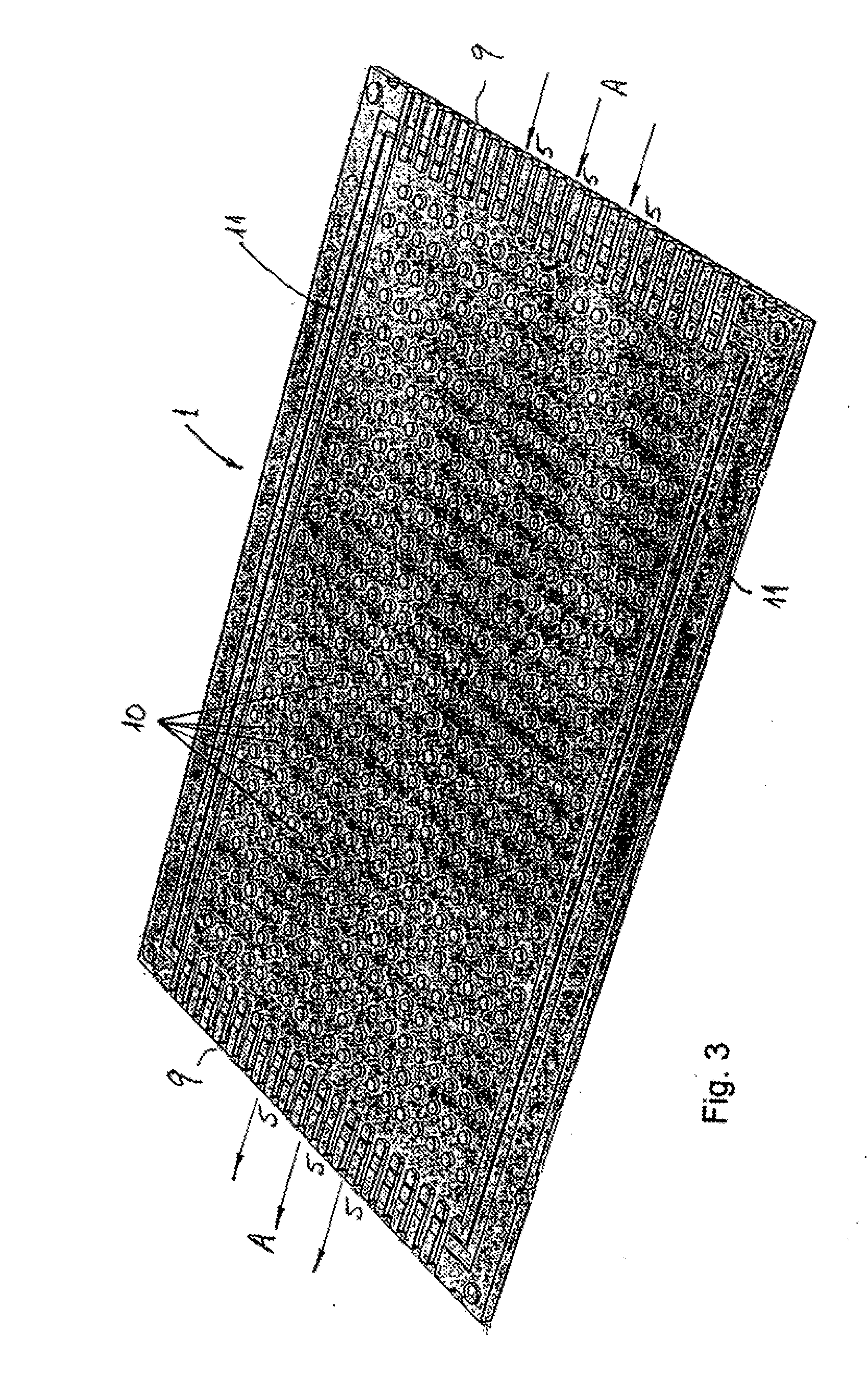 Gas transfer device and use of a structured membrane