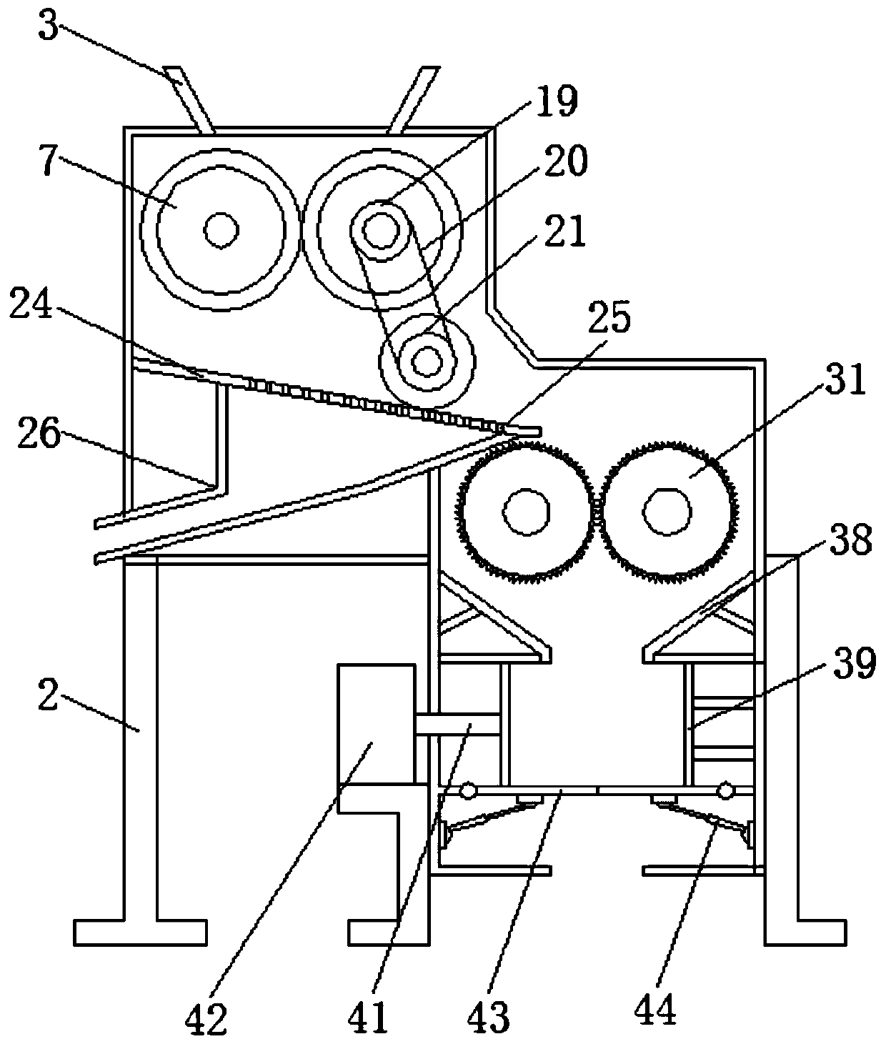 Waste plastic crushing and compressing recovery device based on sprocket driving principle