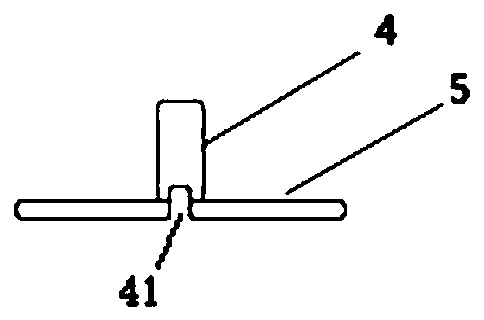 Towing hook additionally arranged at chair side of bracket-free invisible appliance and manufacturing pincers thereof