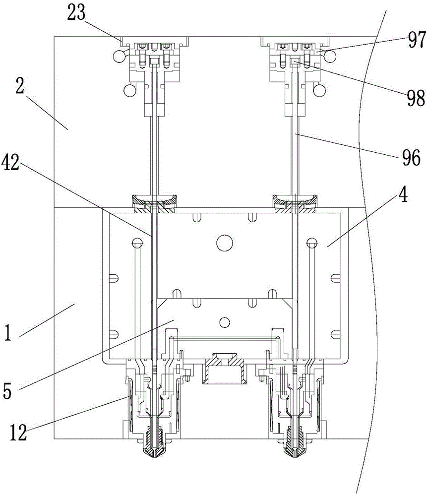 Hot-runner mold provided with double layers of runners