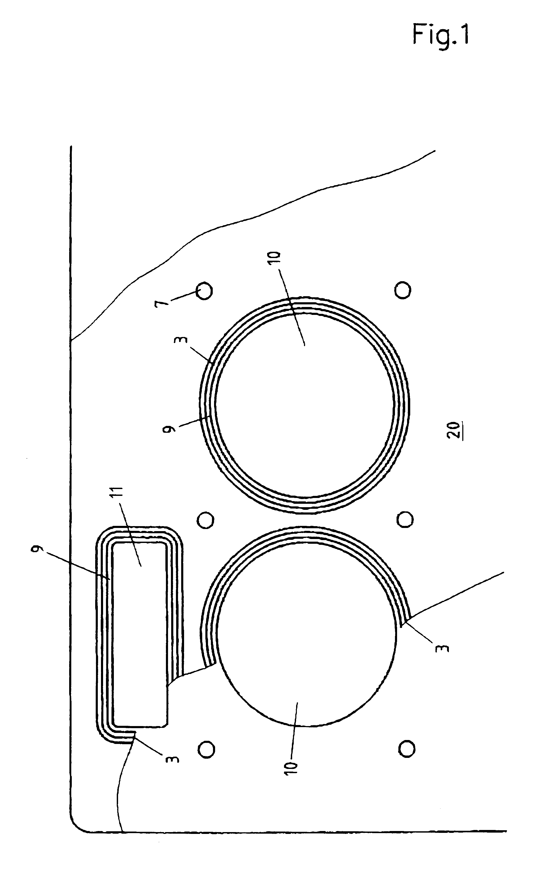 Flat gasket for a reciprocating engine or a driven machine